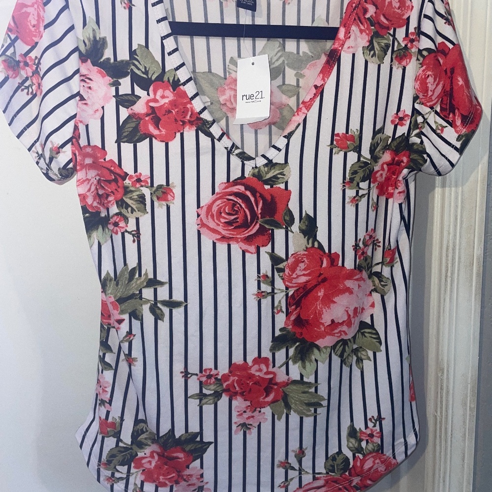 Rue 21 floral shirt sz L